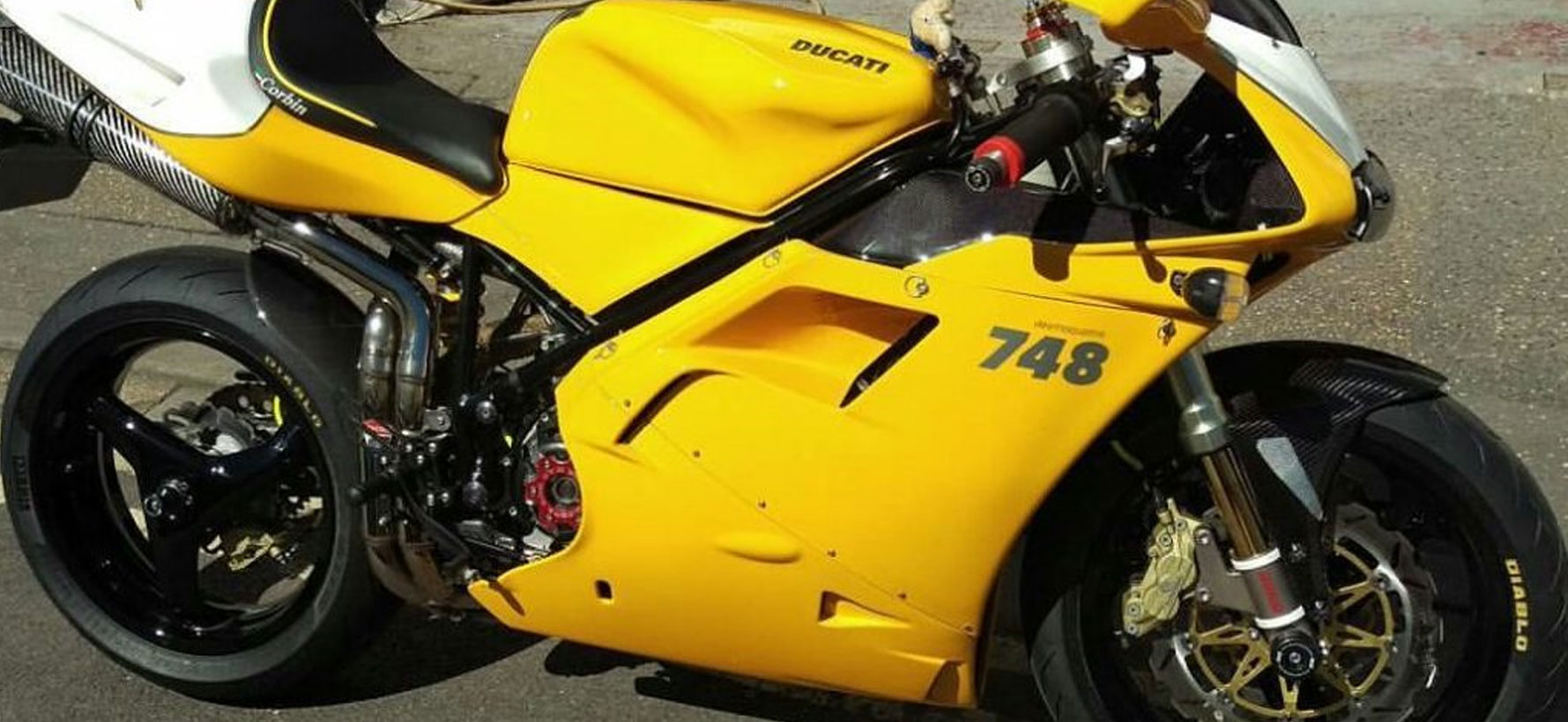 Ducati-748-Side