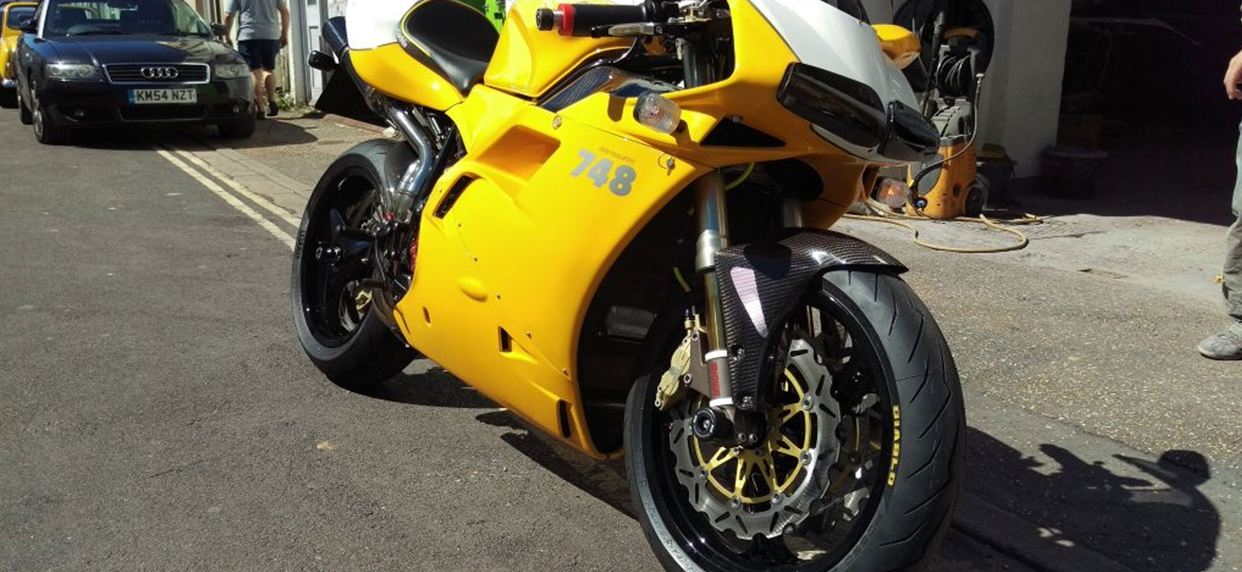 Yellow-Ducati-748